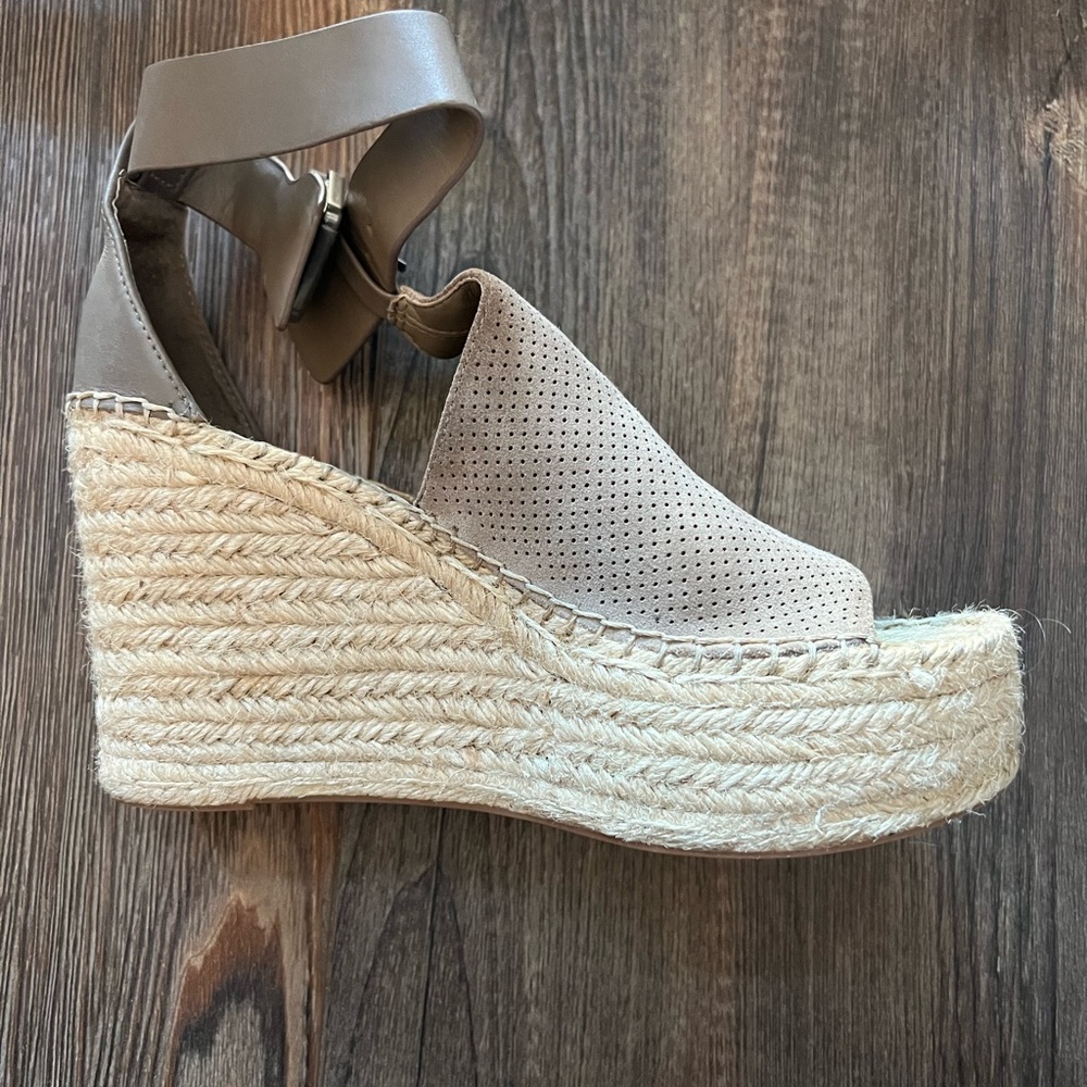 Marc Fisher Sandals - Picture 4 of 7